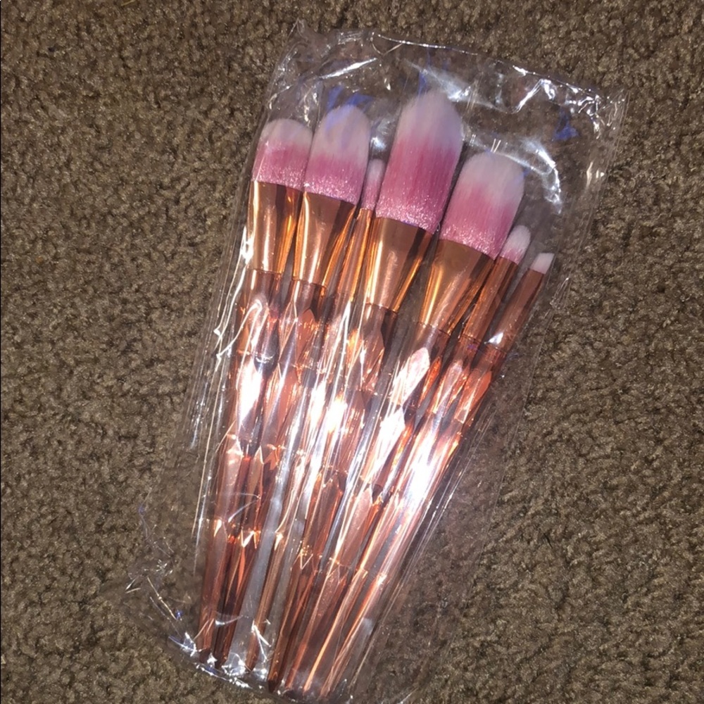 Makeup brushes